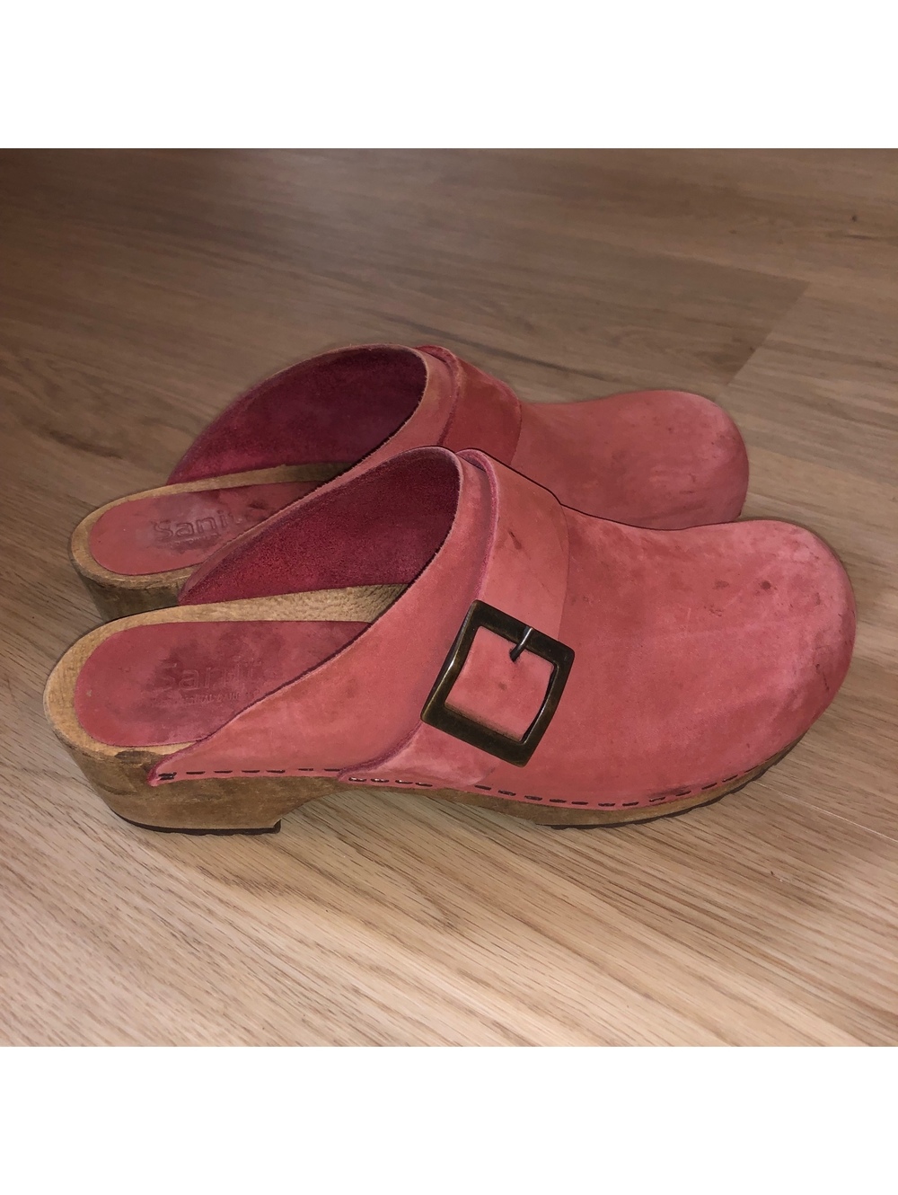 SANITA DANISH WOODEN LEATHER BIG BUCKLE CLOGS RED BLACK WOMENS SIZE 38 US 7.5-8